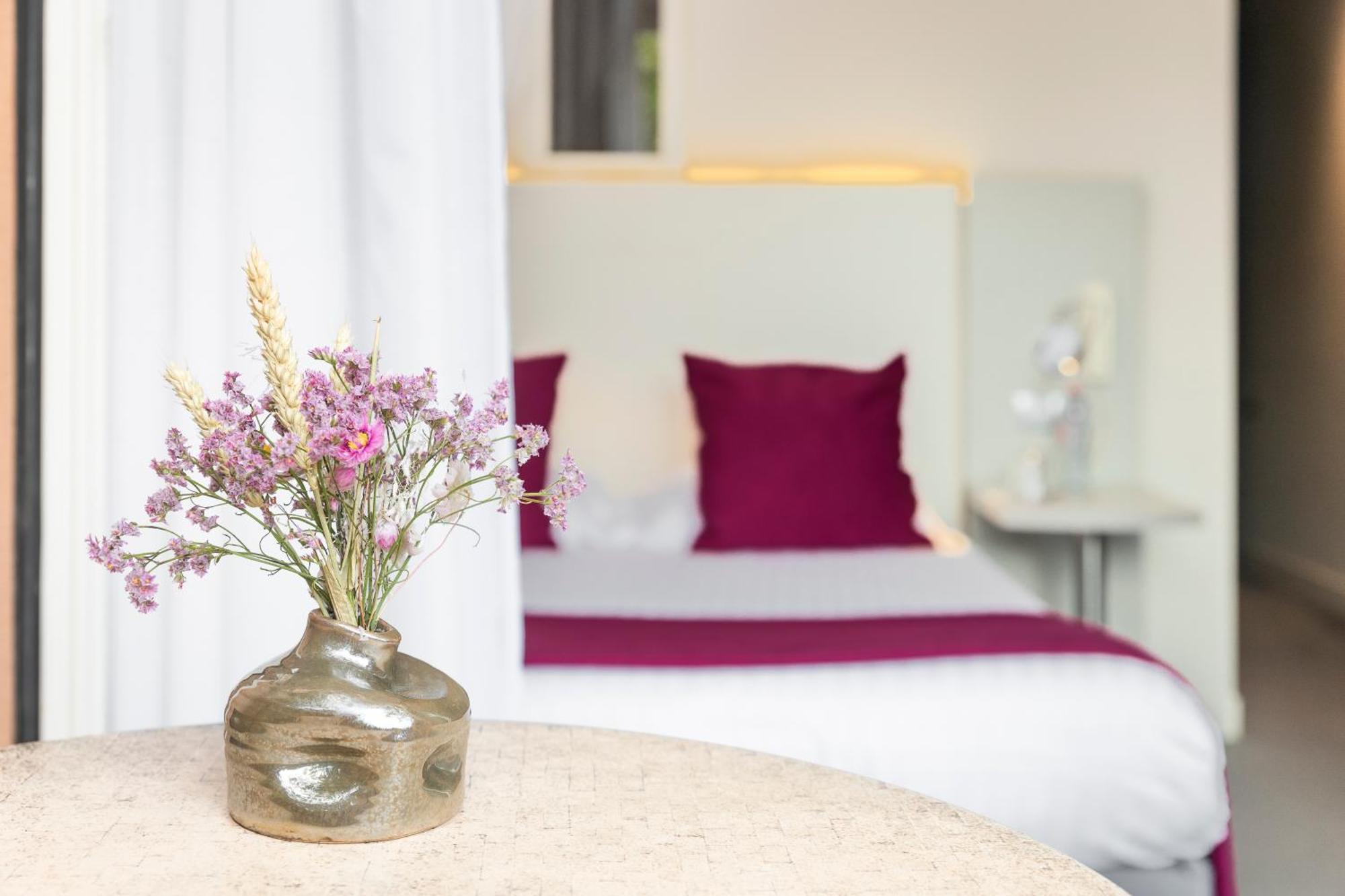 Le Carre D'Alethius Logis Hotel Restaurant Charmes-sur-Rhone Zewnętrze zdjęcie