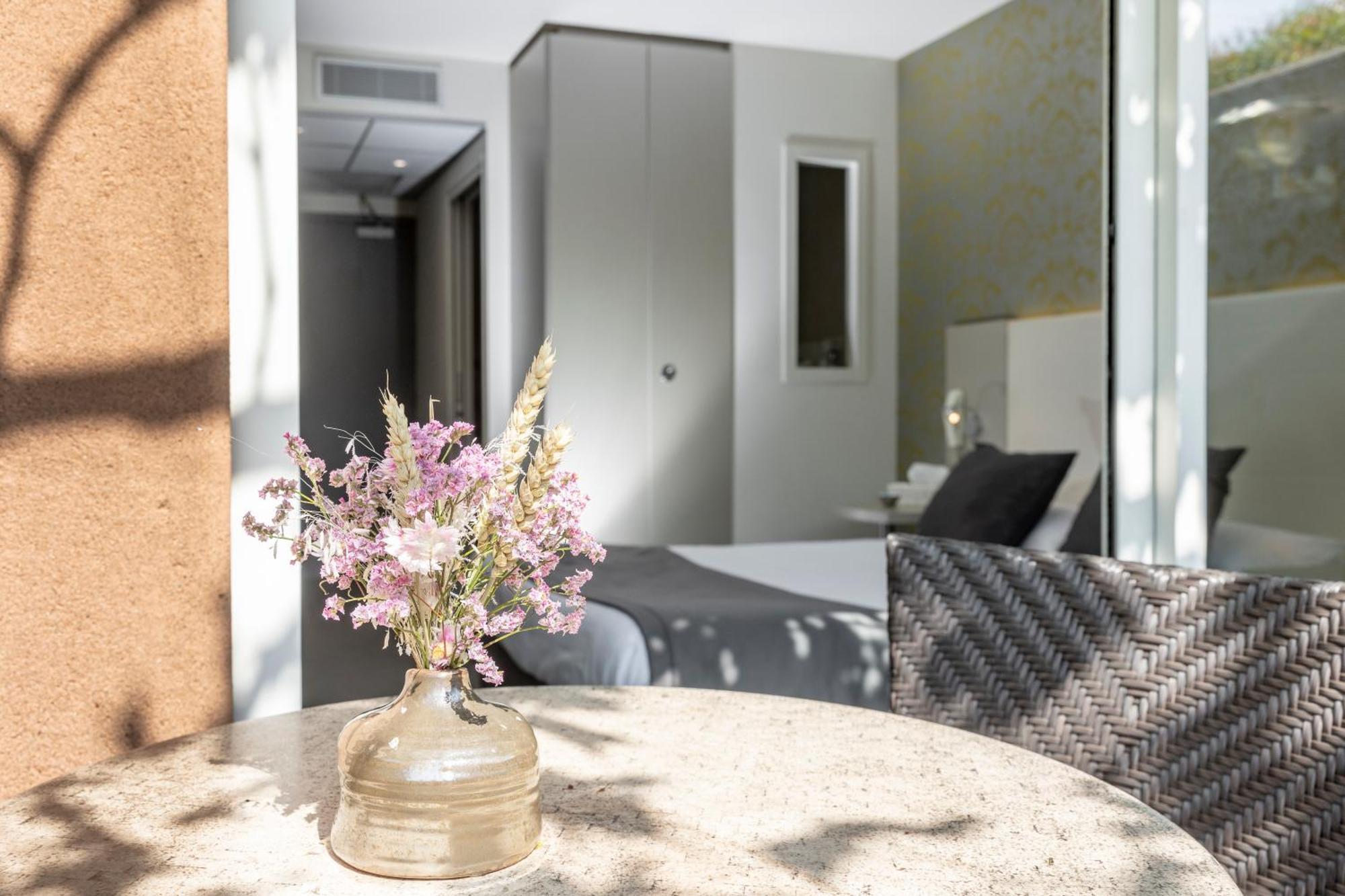 Le Carre D'Alethius Logis Hotel Restaurant Charmes-sur-Rhone Zewnętrze zdjęcie
