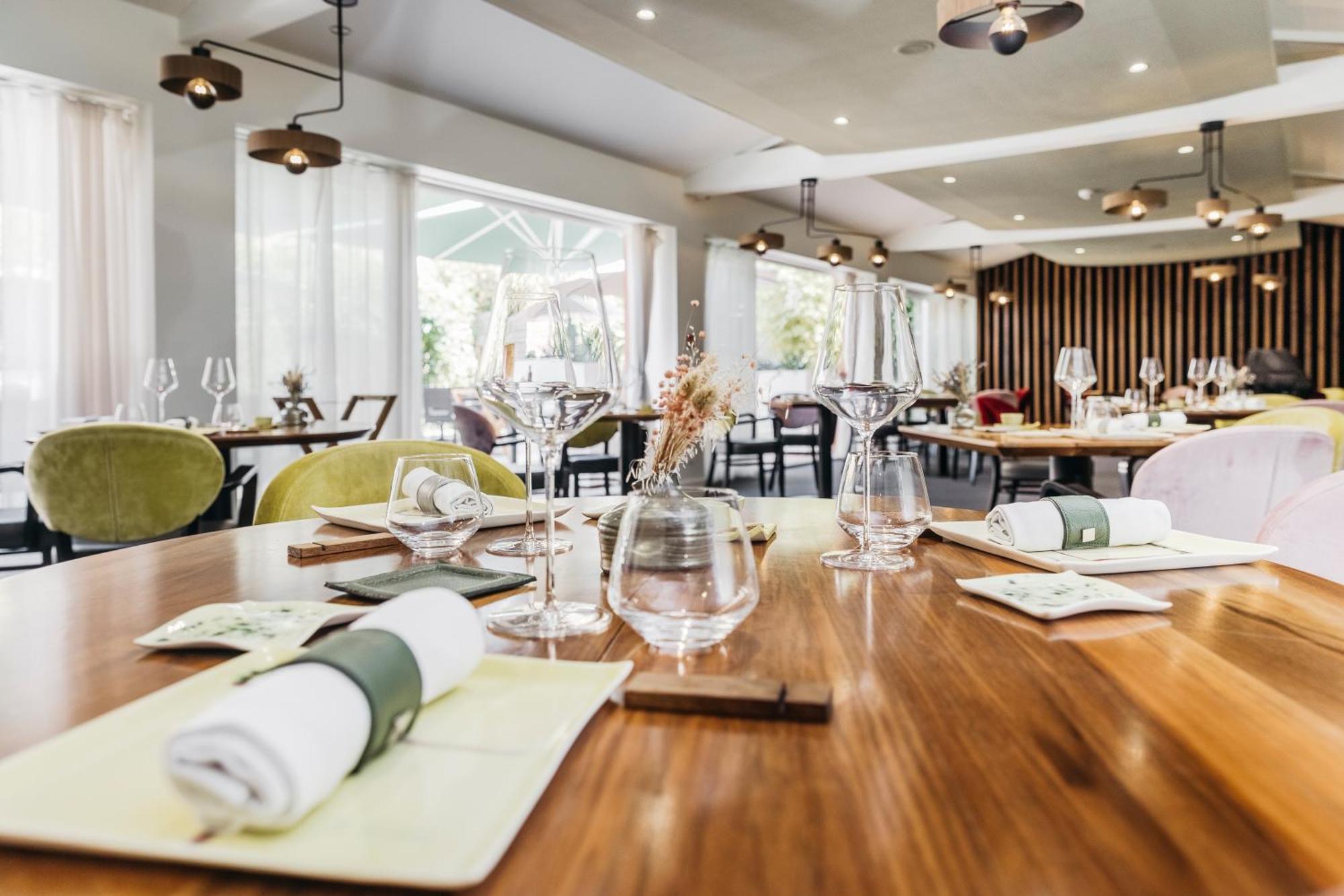 Le Carre D'Alethius Logis Hotel Restaurant Charmes-sur-Rhone Zewnętrze zdjęcie