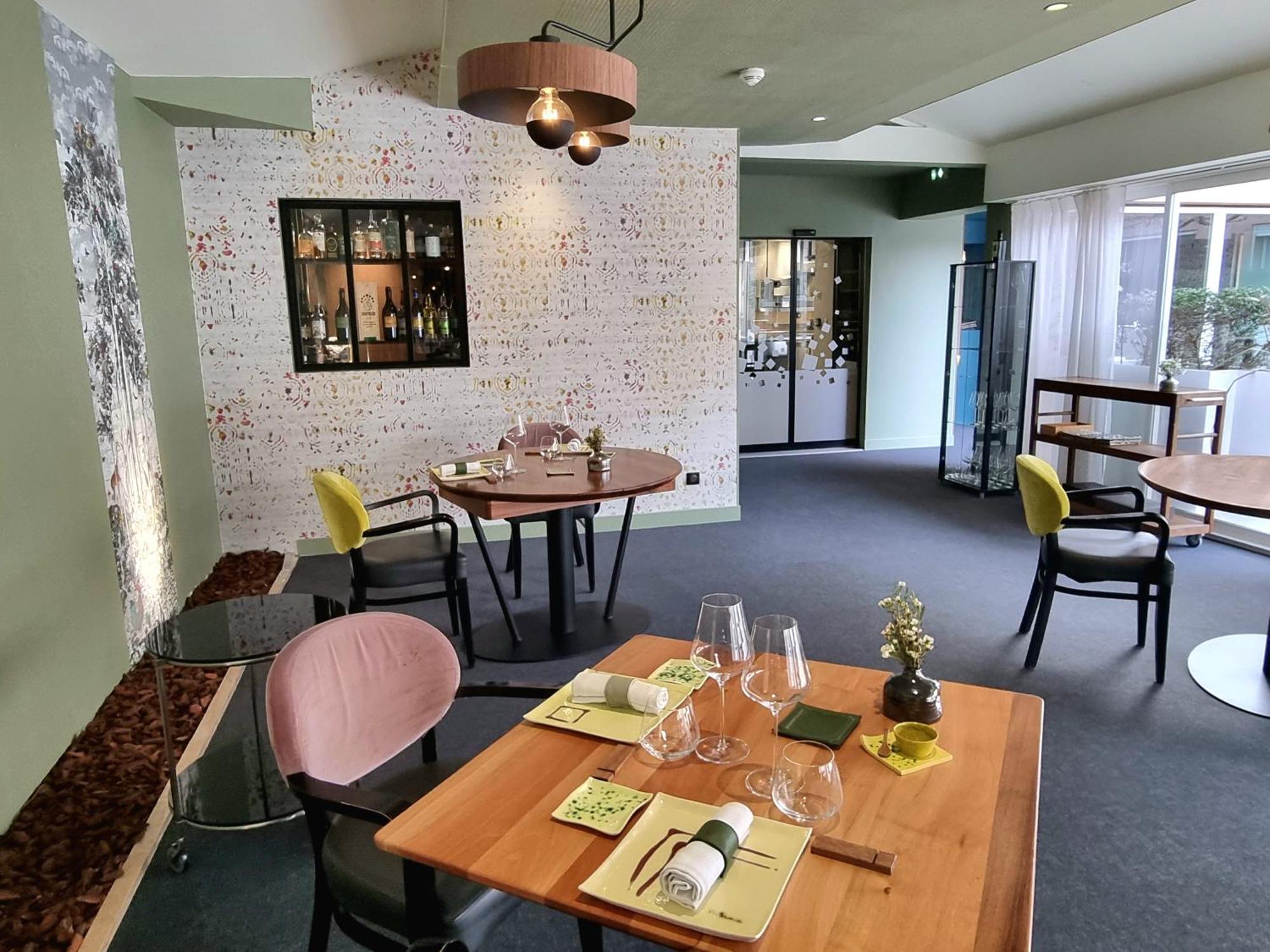 Le Carre D'Alethius Logis Hotel Restaurant Charmes-sur-Rhone Zewnętrze zdjęcie