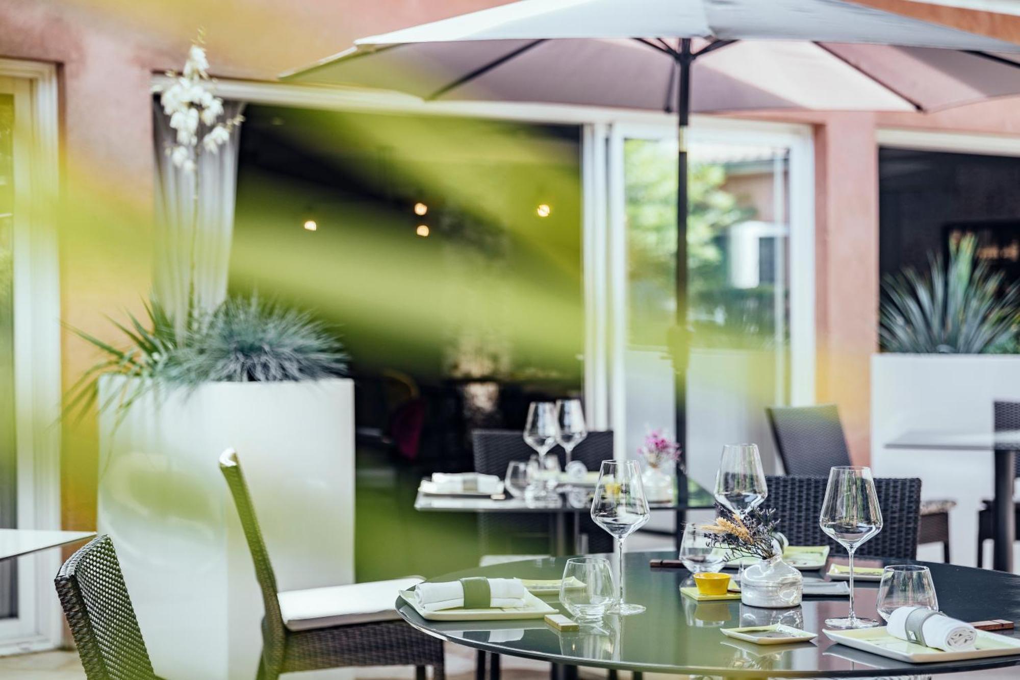Le Carre D'Alethius Logis Hotel Restaurant Charmes-sur-Rhone Zewnętrze zdjęcie
